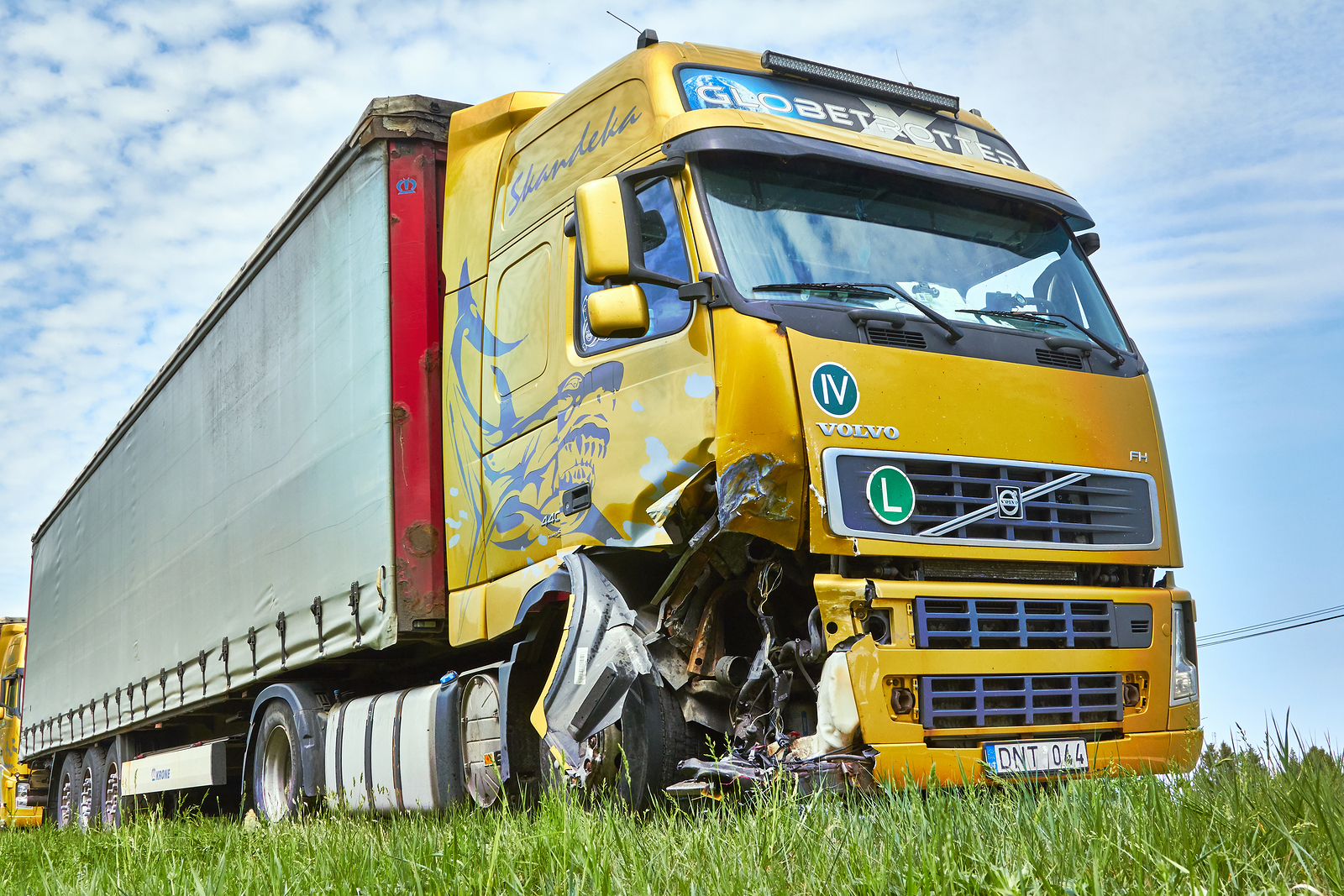 When Should You Hire an Attorney After a Truck Accident 2024 Guide